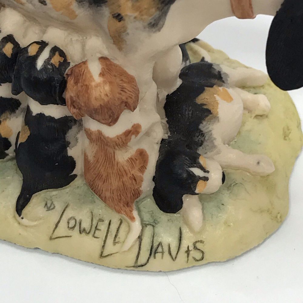 Happy Hour by Lowell Davis‎ feeding her pups farm figurine etc 1987 - Picture 5 of 7